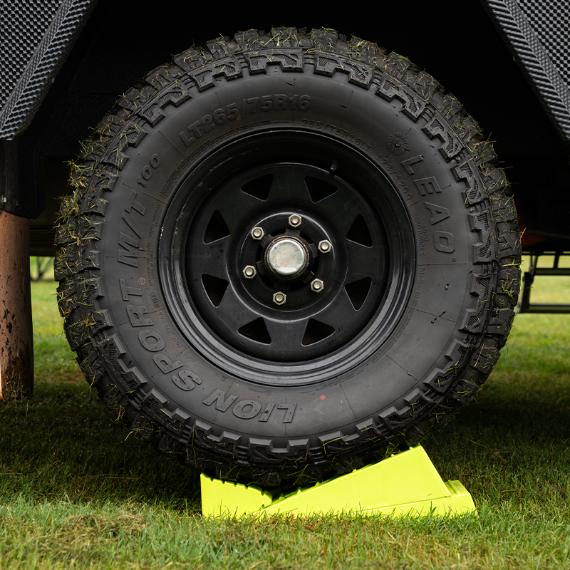 Coast RV 5000kg levelling ramp with chock and bag